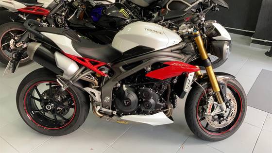 TRIUMPH SPEED TRIPLE R 